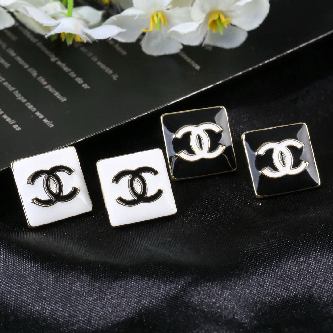 CHANEL 耳环   ✨每一个细节做工非常精细    这款设计非常美轮美奂 这款真的超级美超级仙 精致