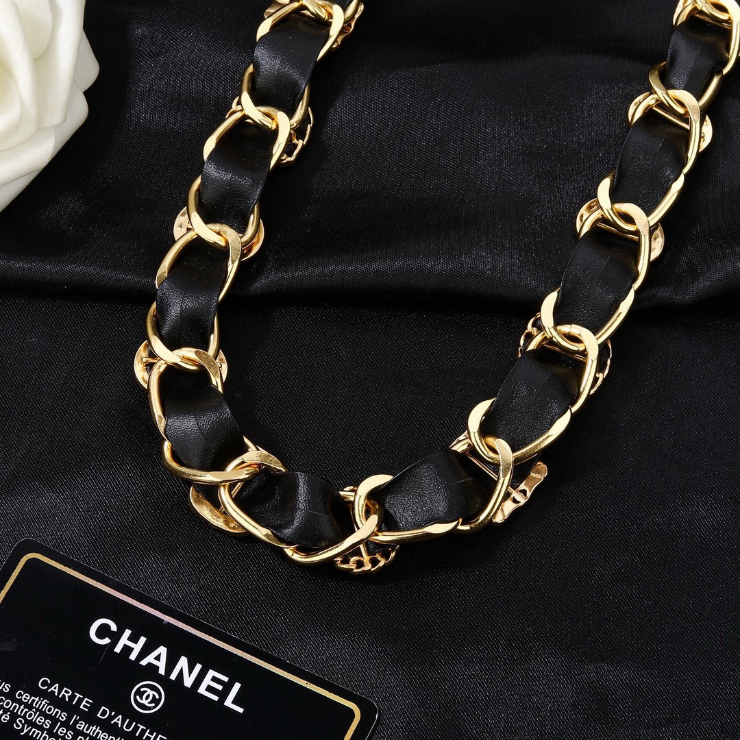 香奈儿 Chanel腰链 精选小羊皮 采用原版一致黄铜材质 电镀18K金 超级重工的一款腰链 力求完美 