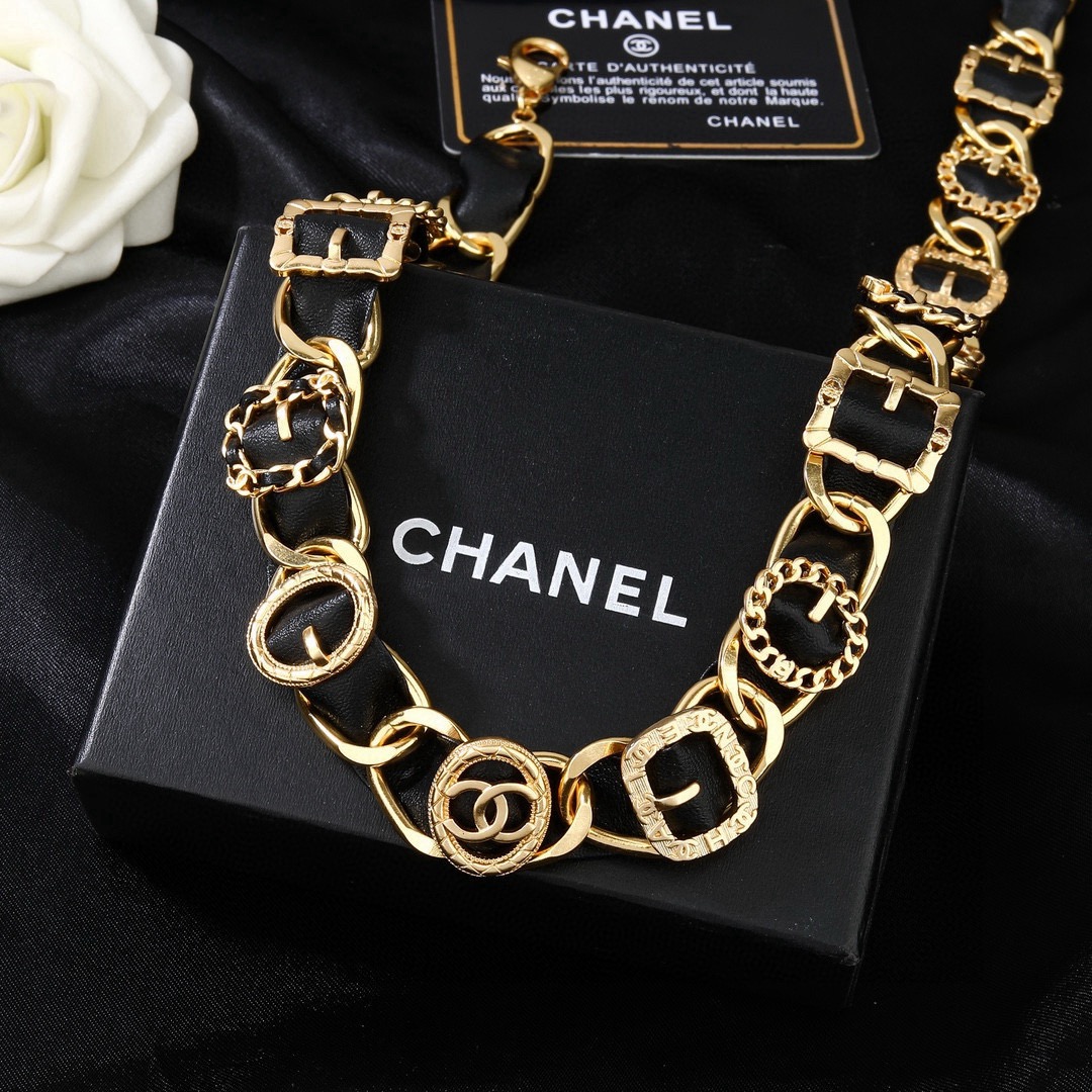 香奈儿 Chanel腰链 精选小羊皮 采用原版一致黄铜材质 电镀18K金 超级重工的一款腰链 力求完美 