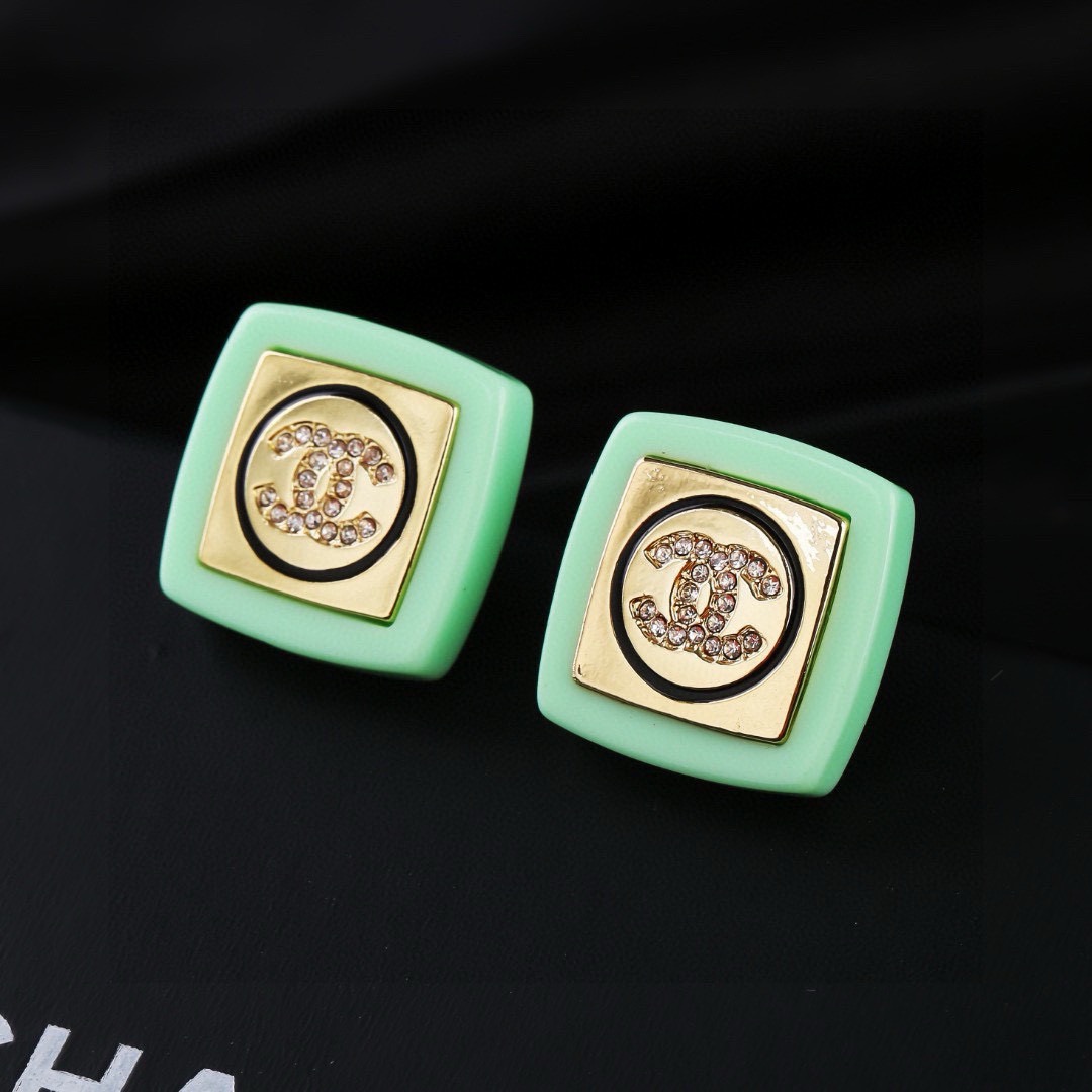 小香 Chanel 新品亚克力耳环 代购级别 一比一品质 香奈鹅 系列 经典cc logo 风格高级百搭
