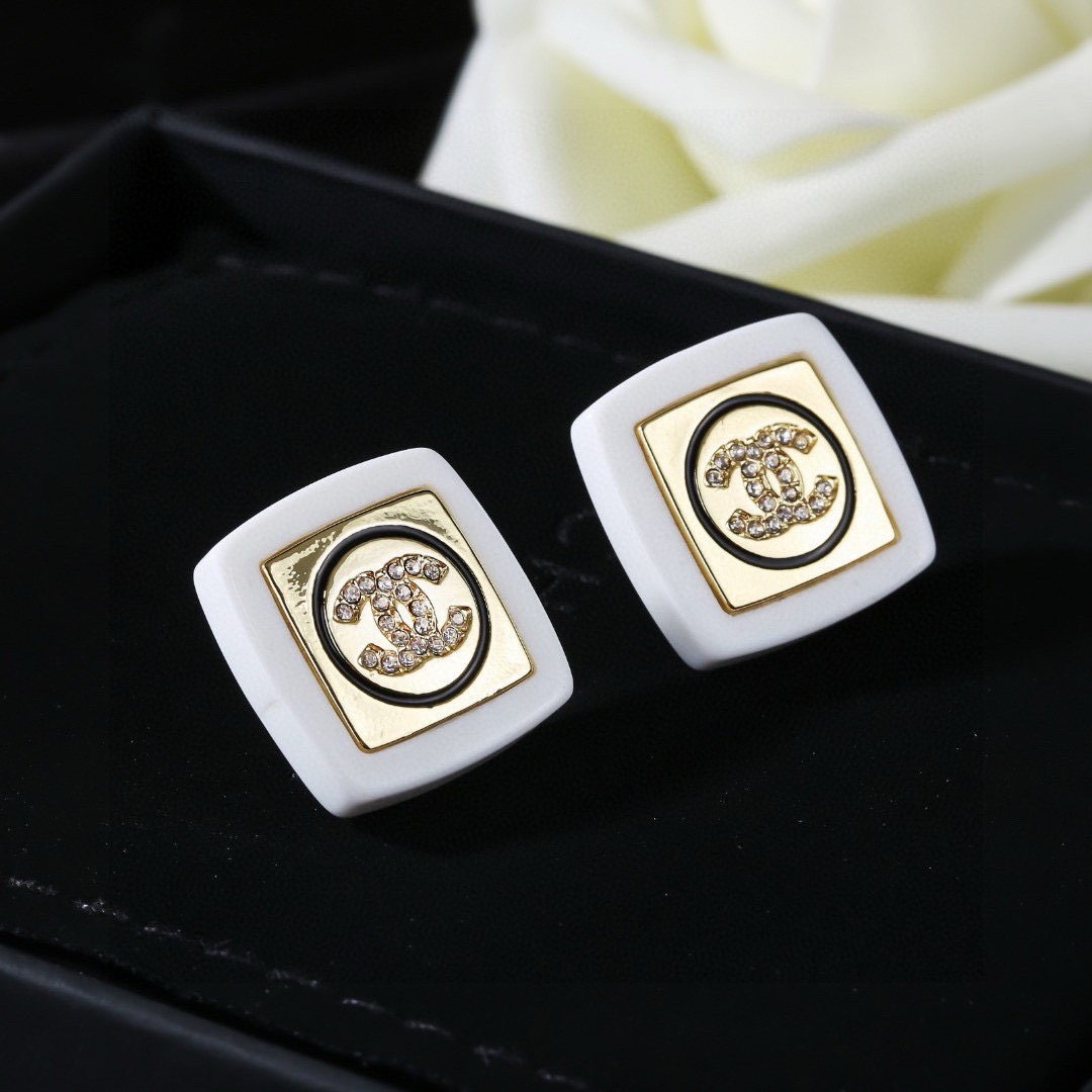 小香 Chanel 新品亚克力耳环 代购级别 一比一品质 香奈鹅 系列 经典cc logo 风格高级百搭
