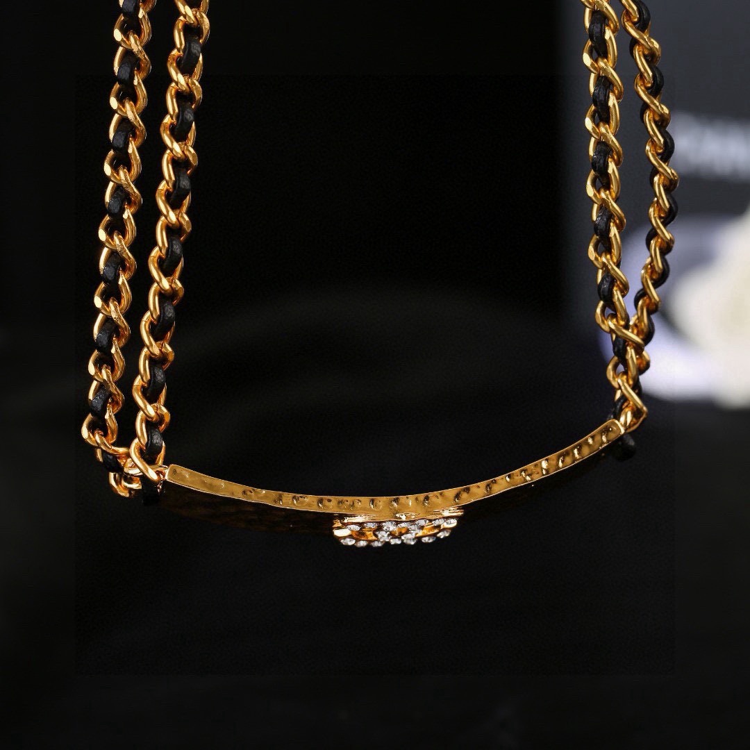 Chanel 小香腰链 精选小羊皮 采用原版一致黄铜材质 电镀18K金 超级重工的一款腰链 力求完美 做
