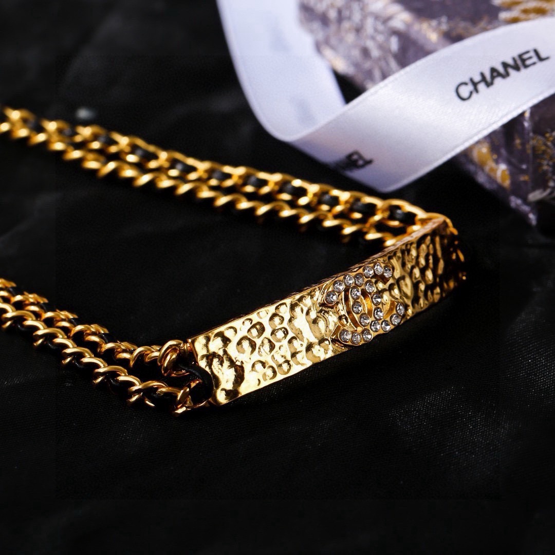 Chanel 小香腰链 精选小羊皮 采用原版一致黄铜材质 电镀18K金 超级重工的一款腰链 力求完美 做