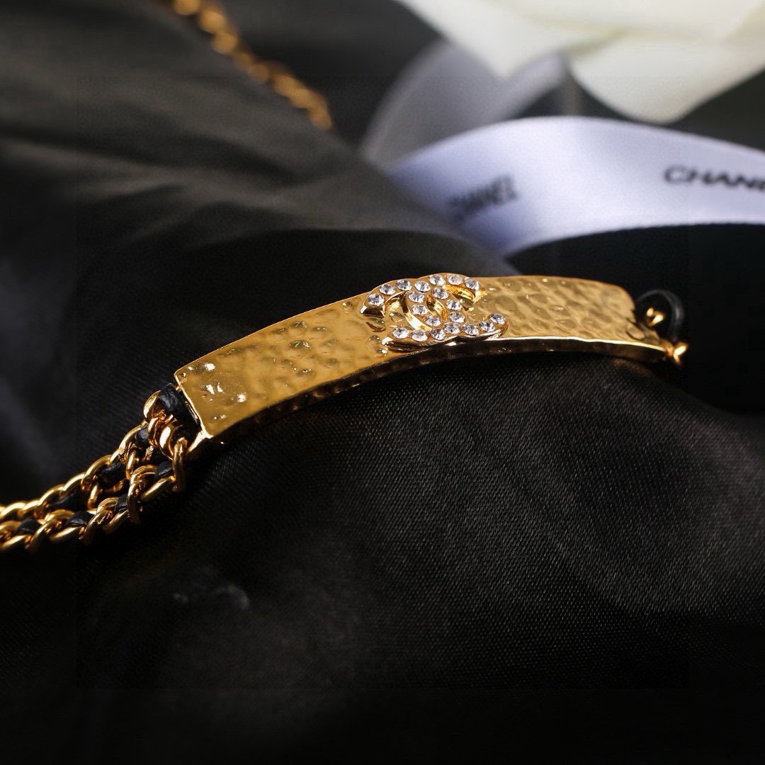 Chanel 小香腰链 精选小羊皮 采用原版一致黄铜材质 电镀18K金 超级重工的一款腰链 力求完美 做
