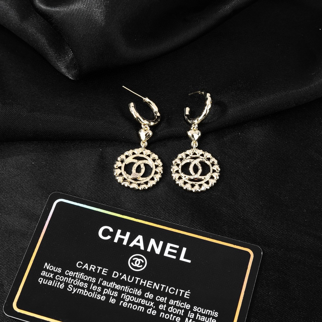 小香Chanel新款耳环   ✨每一个细节做工非常精细    这款设计非常美轮美奂 这款真的超级美超级仙