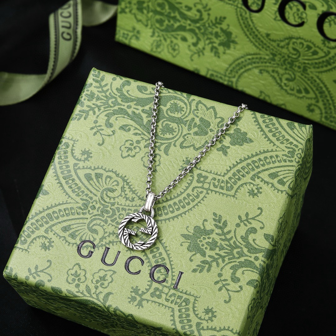 Gucci 古驰  项链最新火爆开启  双G  项链 绝对是古驰的风格🔹夸张、重装饰、 超级好看🔹代购级