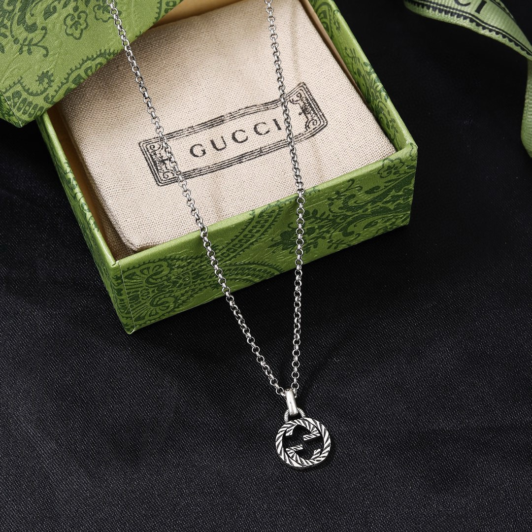 Gucci 古驰  项链最新火爆开启  双G  项链 绝对是古驰的风格🔹夸张、重装饰、 超级好看🔹代购级