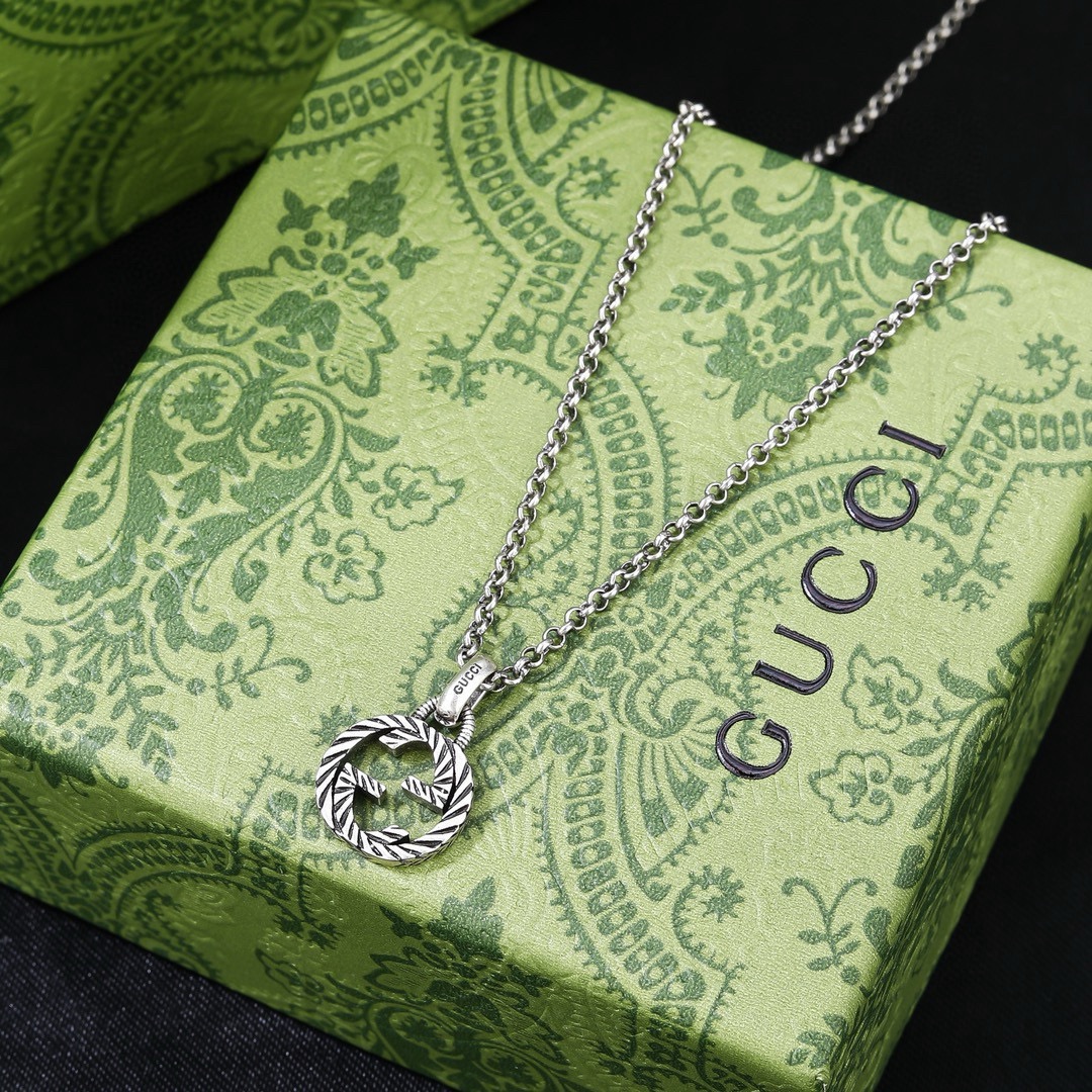 Gucci 古驰  项链最新火爆开启  双G  项链 绝对是古驰的风格🔹夸张、重装饰、 超级好看🔹代购级