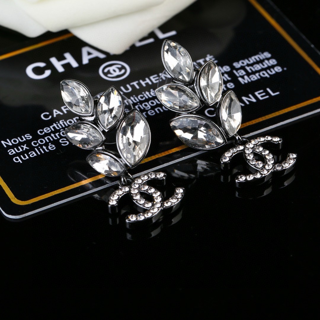 小香 Chanel 新款耳环  专柜同步上新 精工打造原版一致黄铜材质