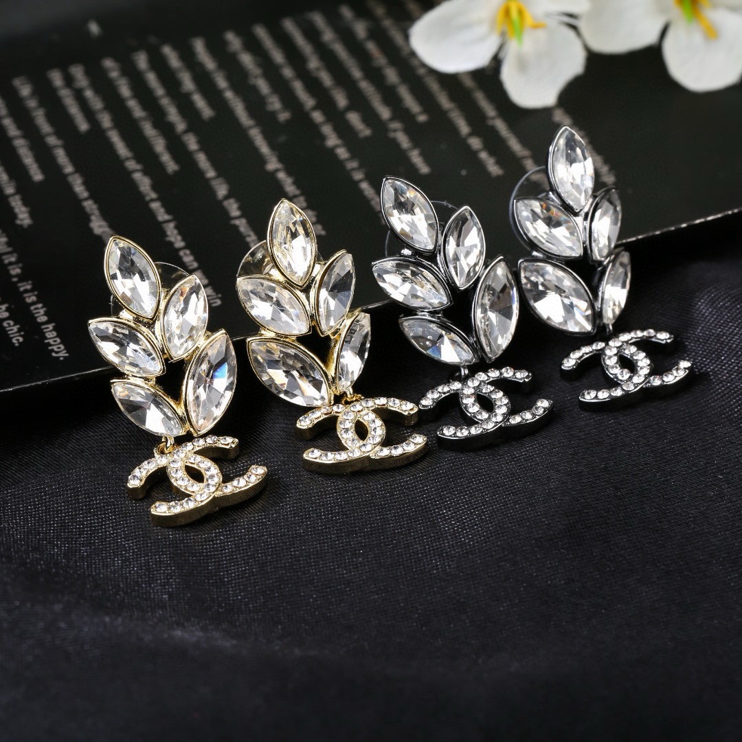 小香 Chanel 新款耳环  专柜同步上新 精工打造原版一致黄铜材质