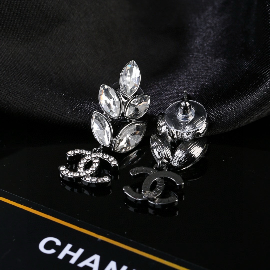 小香 Chanel 新款耳环  专柜同步上新 精工打造原版一致黄铜材质