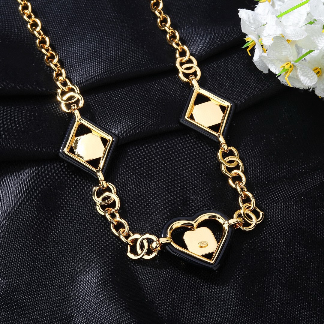 小香 Chanel 新品爱心💗腰链 代购级别 一比一品质 香奈鹅 系列 经典cc logo 风格高级百搭