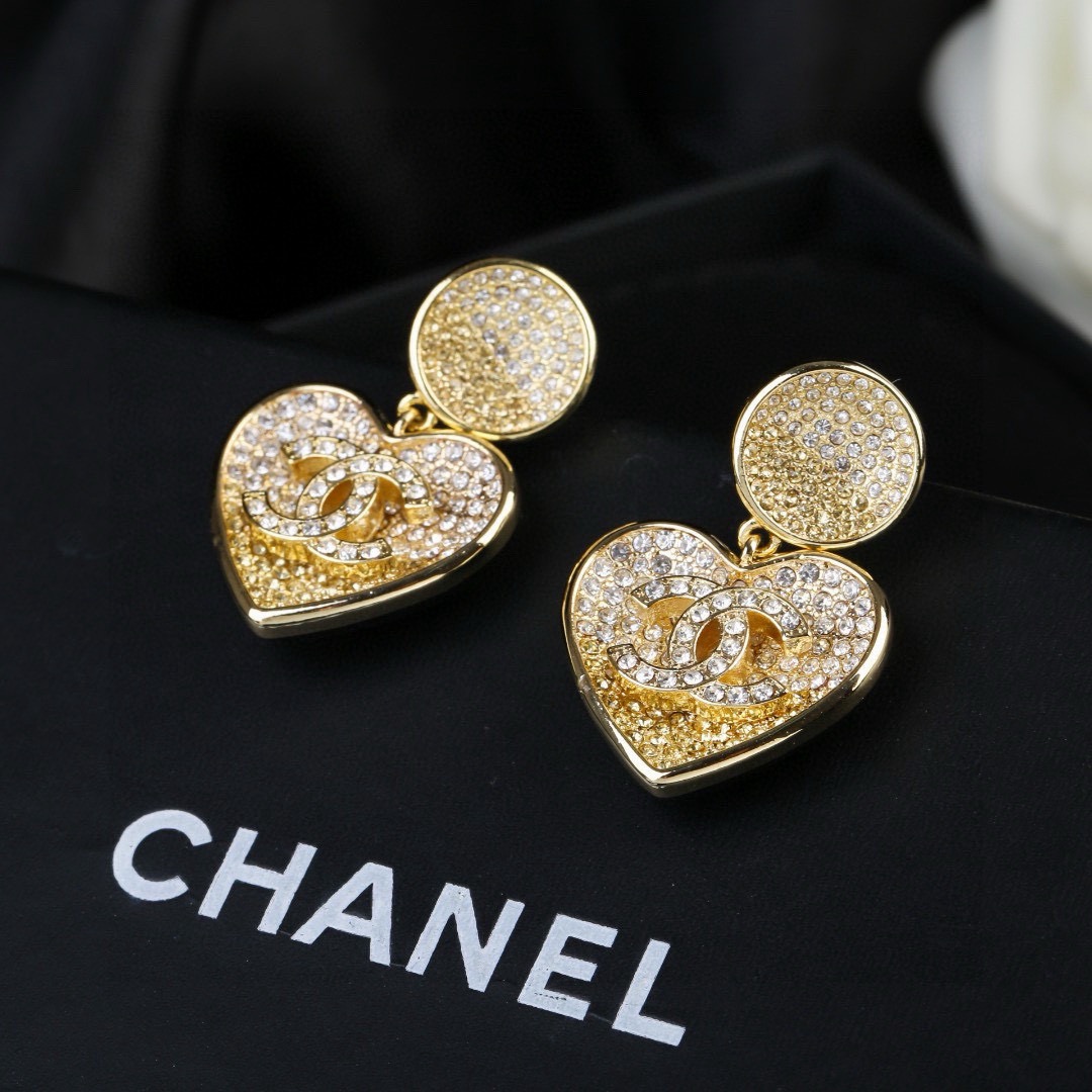 香奈儿  Chanel 新款爱心💗渐变水钻耳环  专柜同步上新 双C耳钉 精工打造原版一致黄铜材质