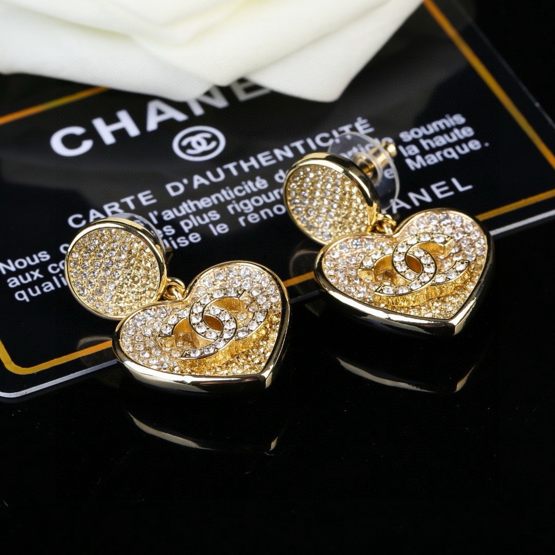 香奈儿  Chanel 新款爱心💗渐变水钻耳环  专柜同步上新 双C耳钉 精工打造原版一致黄铜材质