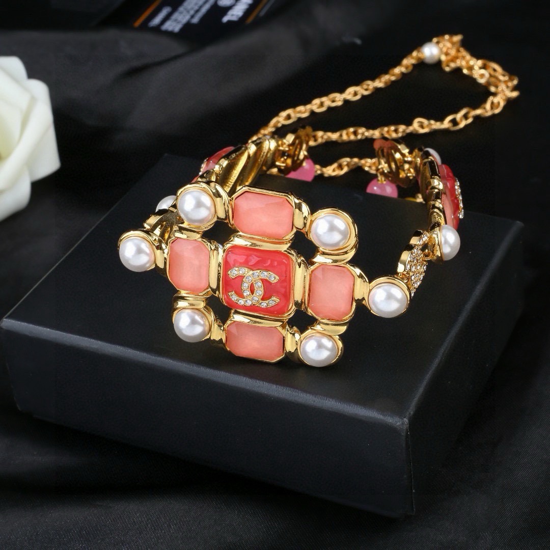 Chanel 小香腰链  采用原版一致黄铜材质 电镀18K金 超级重工的一款腰链 力求完美 做到1:1 