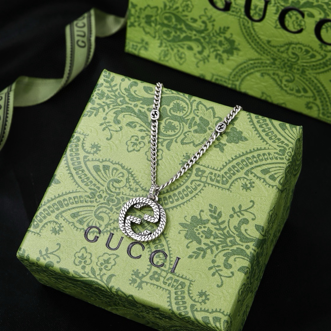 Gucci 古驰  项链最新火爆开启  双G  项链 绝对是古驰的风格🔹夸张、重装饰、 超级好看🔹代购级