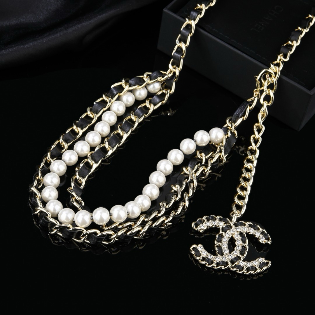 Chanel 小香腰链 精选小羊皮 采用原版一致黄铜材质 电镀18K金 超级重工的一款腰链 力求完美 做