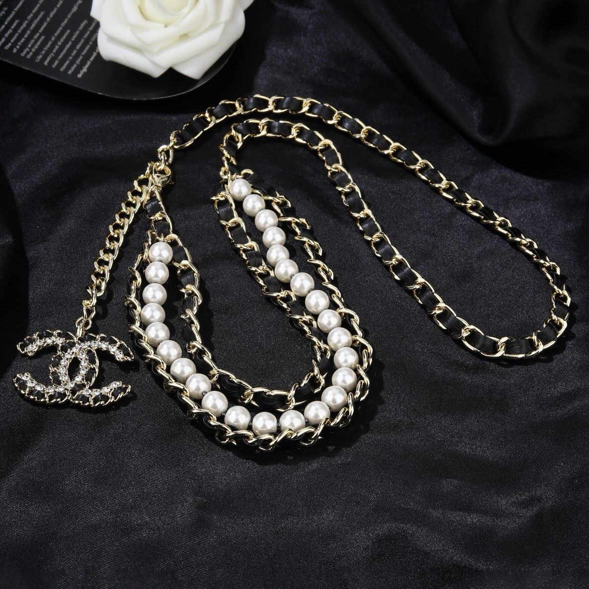Chanel 小香腰链 精选小羊皮 采用原版一致黄铜材质 电镀18K金 超级重工的一款腰链 力求完美 做