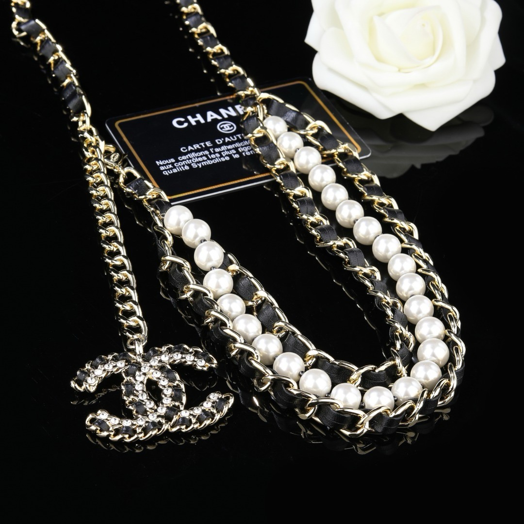 Chanel 小香腰链 精选小羊皮 采用原版一致黄铜材质 电镀18K金 超级重工的一款腰链 力求完美 做