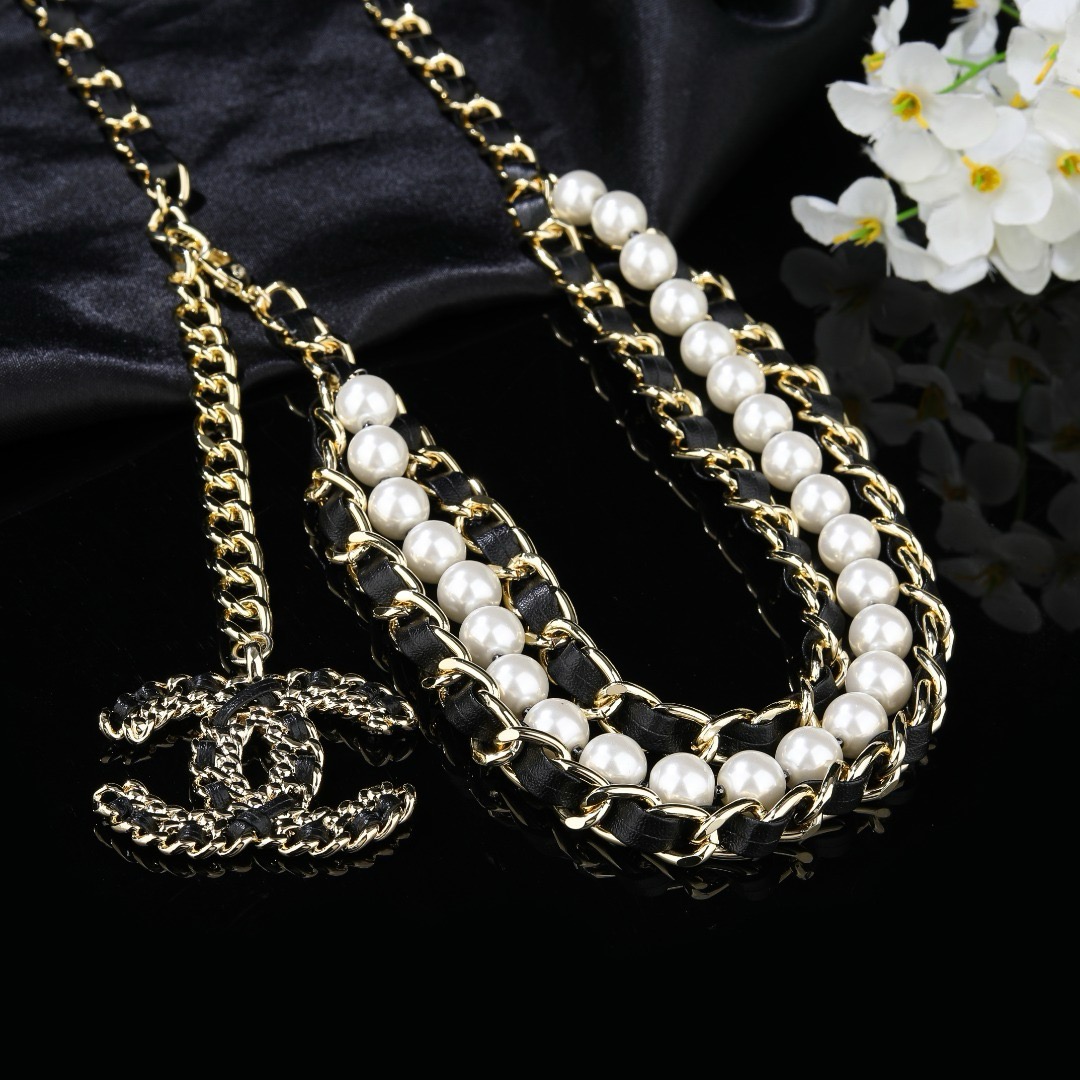 Chanel 小香腰链 精选小羊皮 采用原版一致黄铜材质 电镀18K金 超级重工的一款腰链 力求完美 做