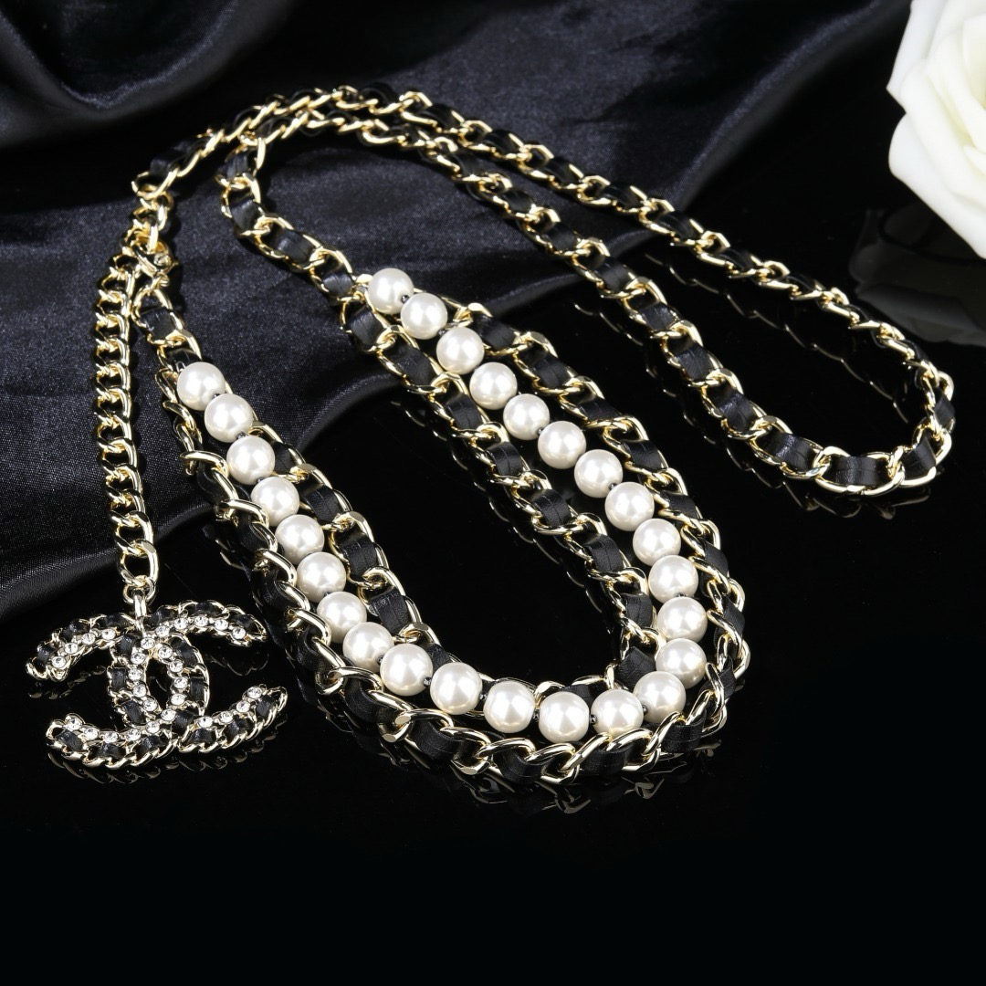 Chanel 小香腰链 精选小羊皮 采用原版一致黄铜材质 电镀18K金 超级重工的一款腰链 力求完美 做