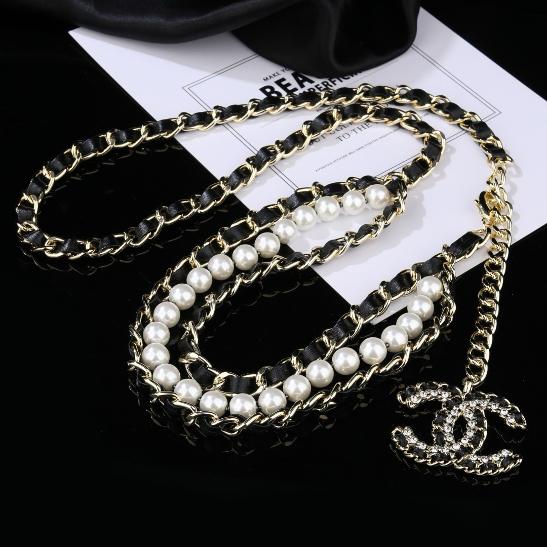 Chanel 小香腰链 精选小羊皮 采用原版一致黄铜材质 电镀18K金 超级重工的一款腰链 力求完美 做