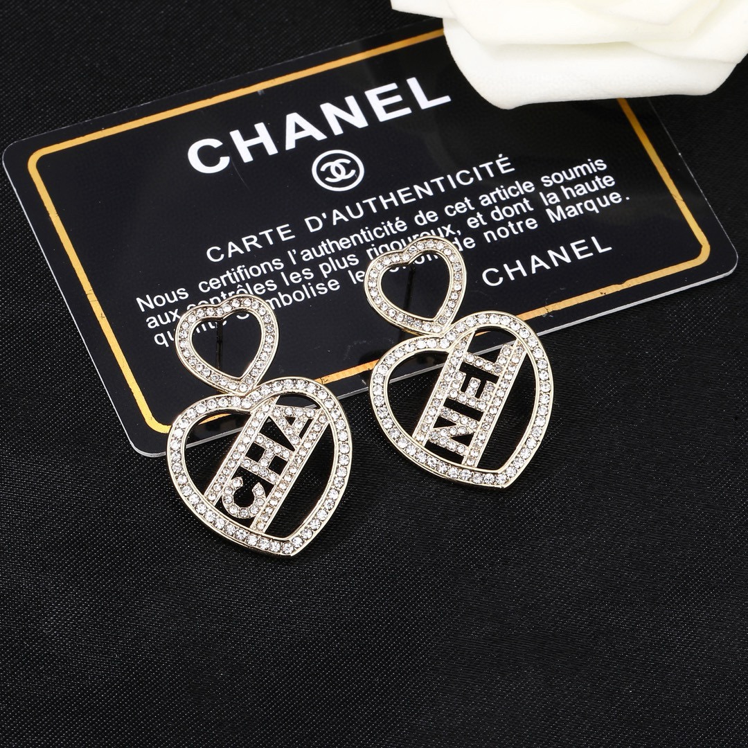 小香 Chanel 新款爱心💗耳环  专柜同步上新 双C耳钉 精工打造原版一致黄铜材质