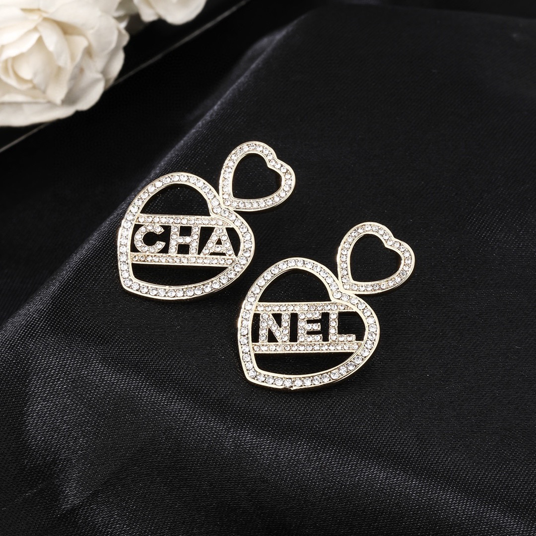 小香 Chanel 新款爱心💗耳环  专柜同步上新 双C耳钉 精工打造原版一致黄铜材质