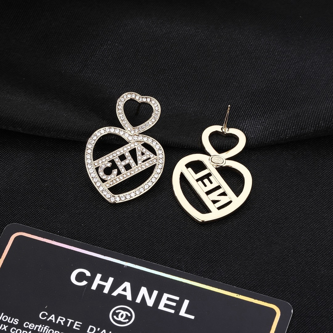 小香 Chanel 新款爱心💗耳环  专柜同步上新 双C耳钉 精工打造原版一致黄铜材质