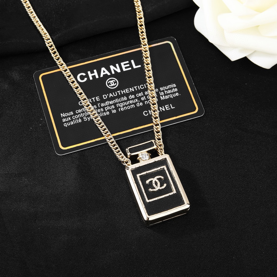 小香 Chanel 新款香水瓶项链  专柜同步上新 双C项链 精工打造原版一致黄铜材质