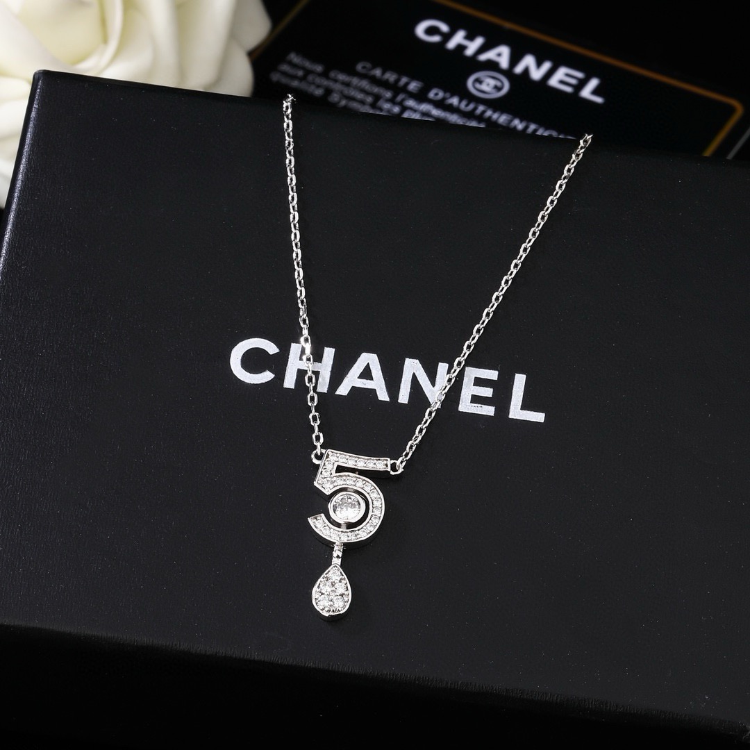 香奈儿 Chanel  新款项链 别有心机设计的一款 超级完美 时髦元素添加