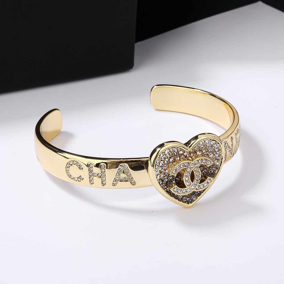 小香 Chanel 新品手镯 代购级别 一比一品质 香奈鹅 系列 经典cc logo 风格高级百搭 高级