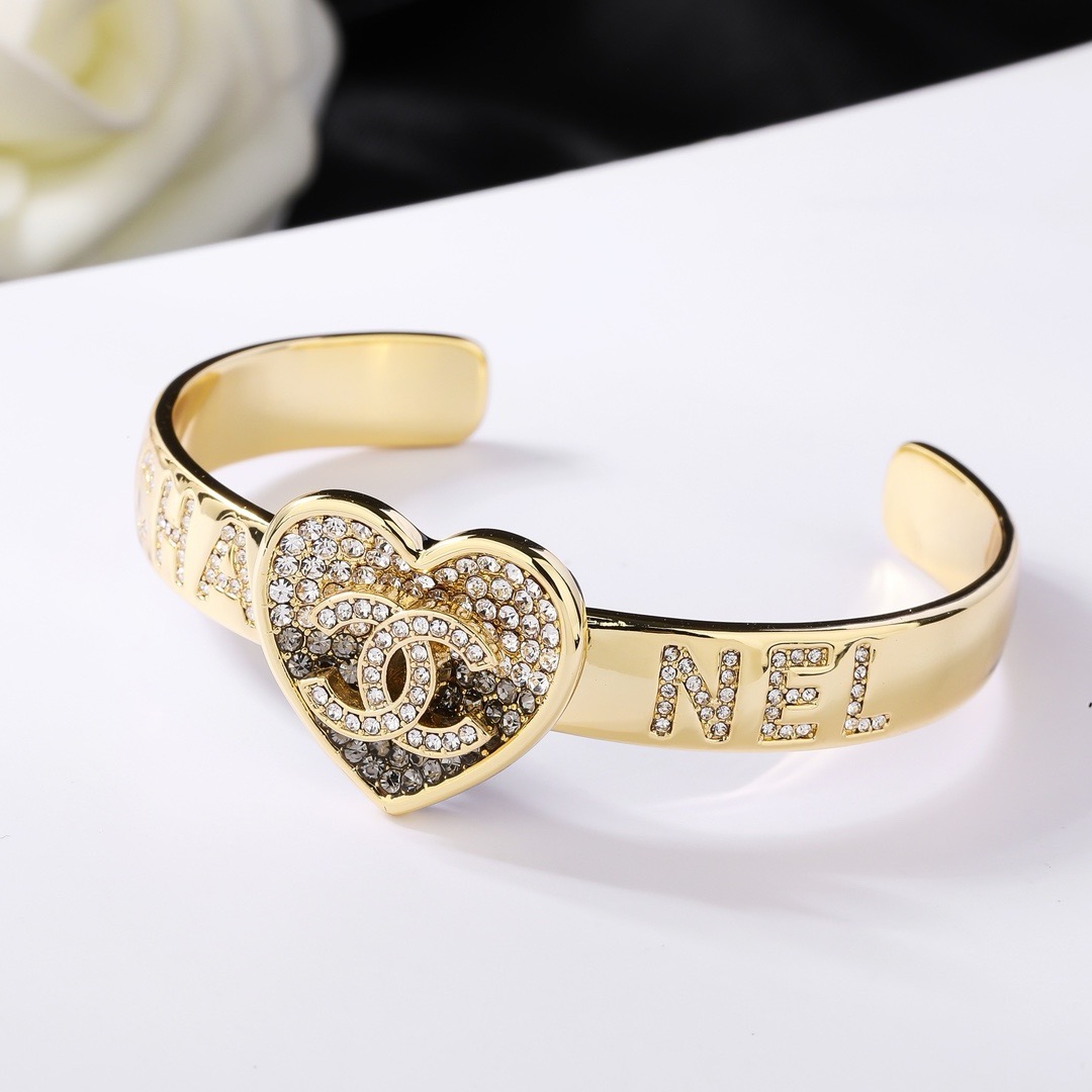 小香 Chanel 新品手镯 代购级别 一比一品质 香奈鹅 系列 经典cc logo 风格高级百搭 高级