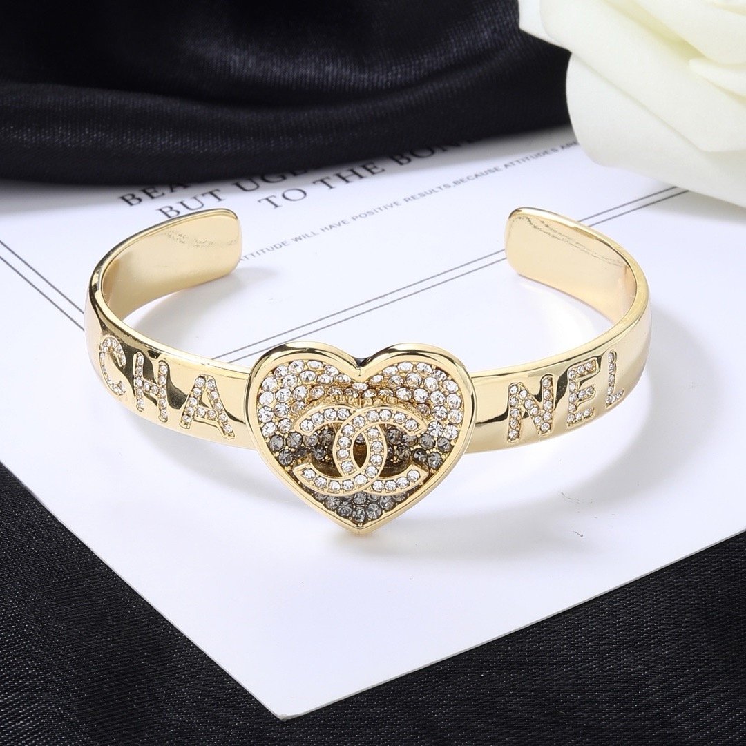 小香 Chanel 新品手镯 代购级别 一比一品质 香奈鹅 系列 经典cc logo 风格高级百搭 高级