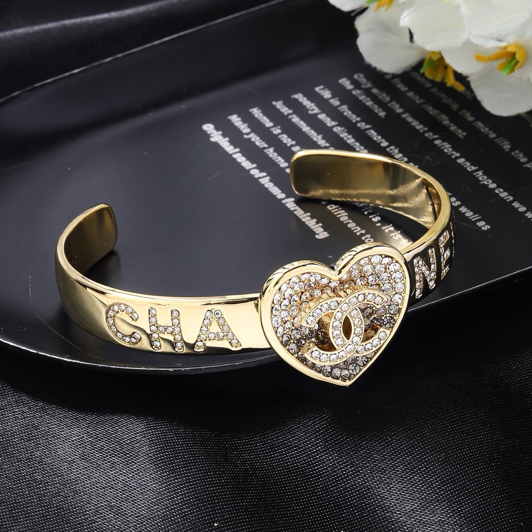 小香 Chanel 新品手镯 代购级别 一比一品质 香奈鹅 系列 经典cc logo 风格高级百搭 高级