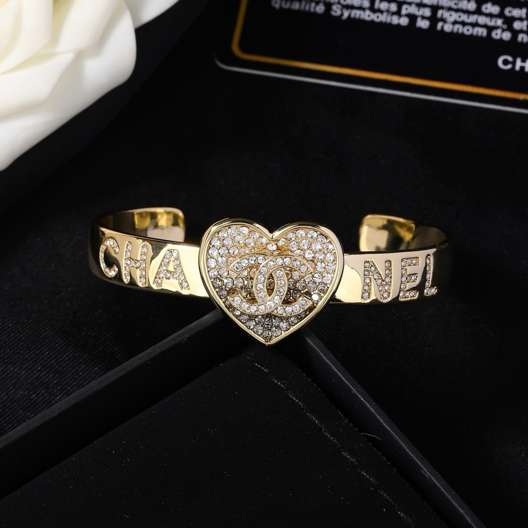 小香 Chanel 新品手镯 代购级别 一比一品质 香奈鹅 系列 经典cc logo 风格高级百搭 高级