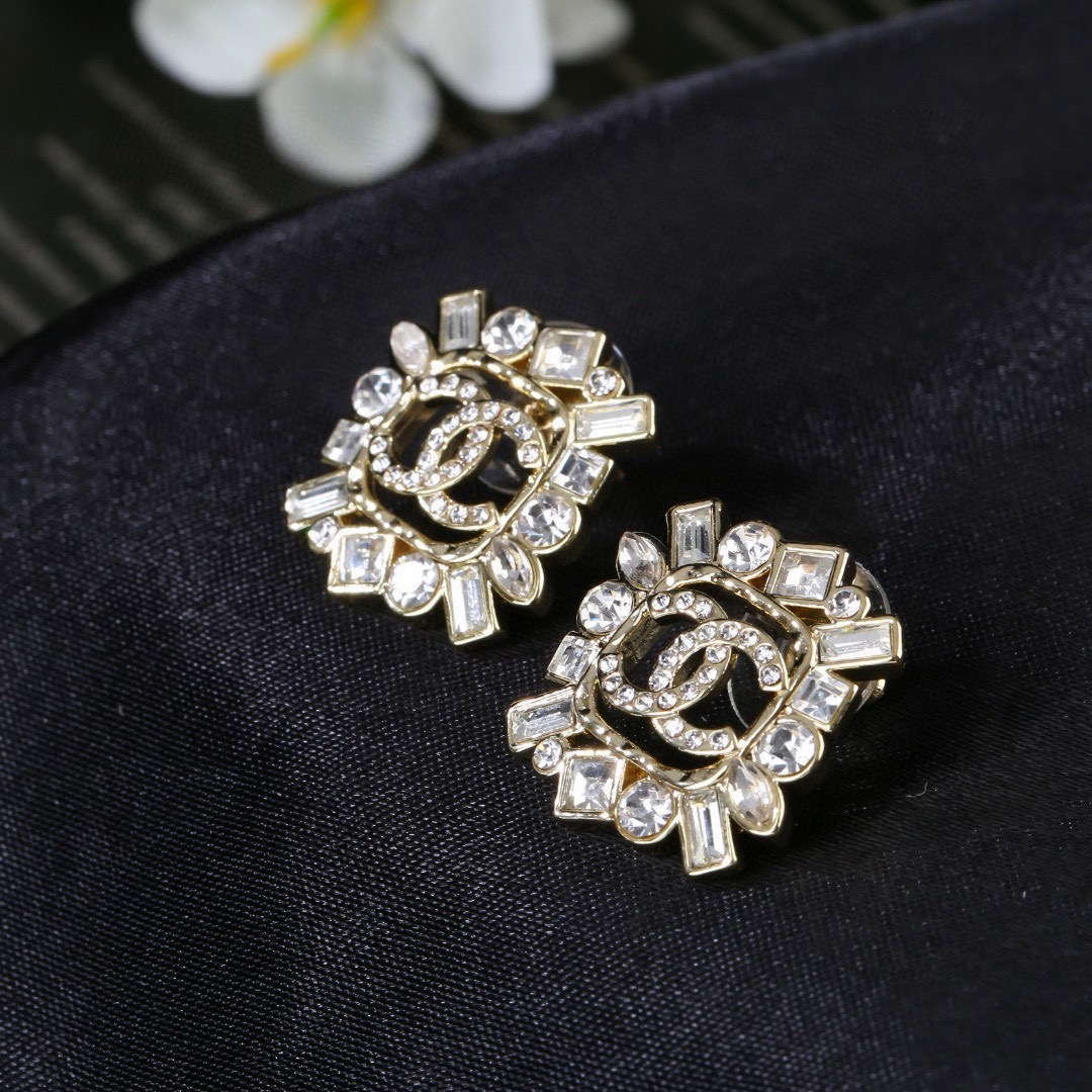 小香 Chanel 新款耳环  专柜同步上新 双C耳钉 精工打造原版一致黄铜材质