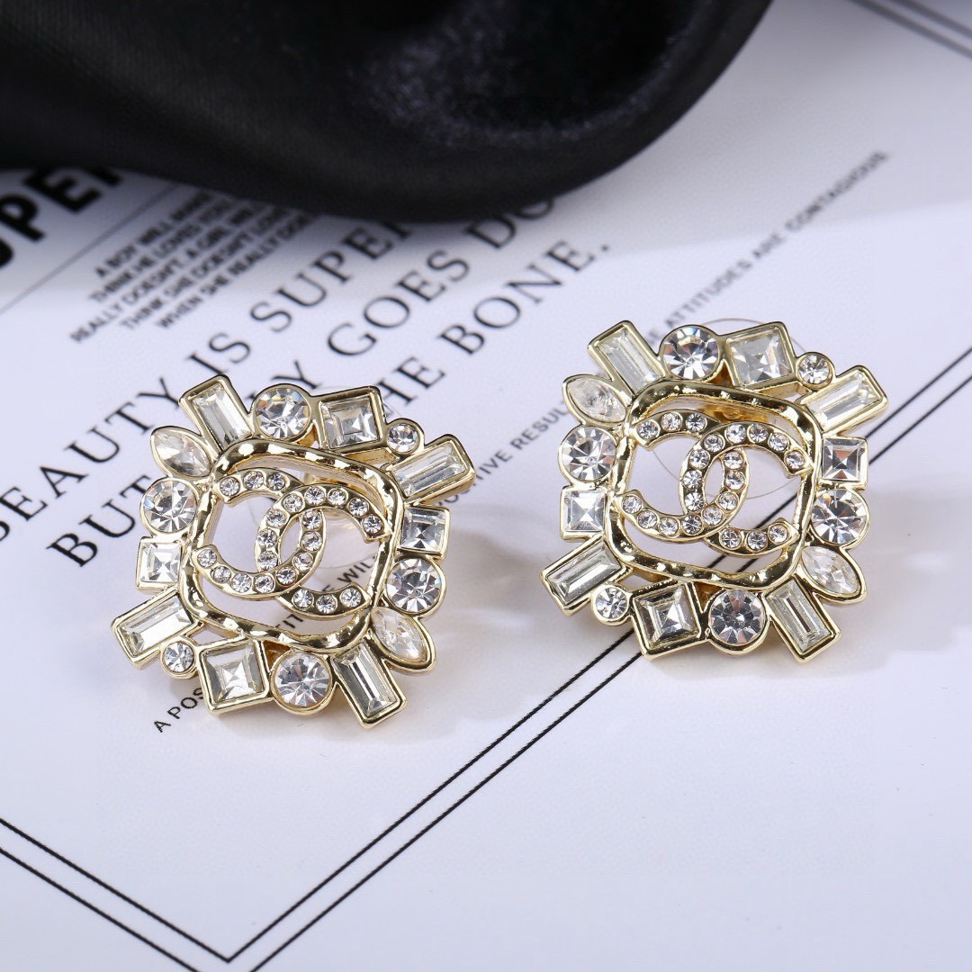 小香 Chanel 新款耳环  专柜同步上新 双C耳钉 精工打造原版一致黄铜材质