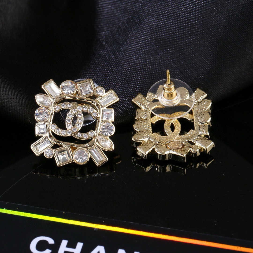 小香 Chanel 新款耳环  专柜同步上新 双C耳钉 精工打造原版一致黄铜材质