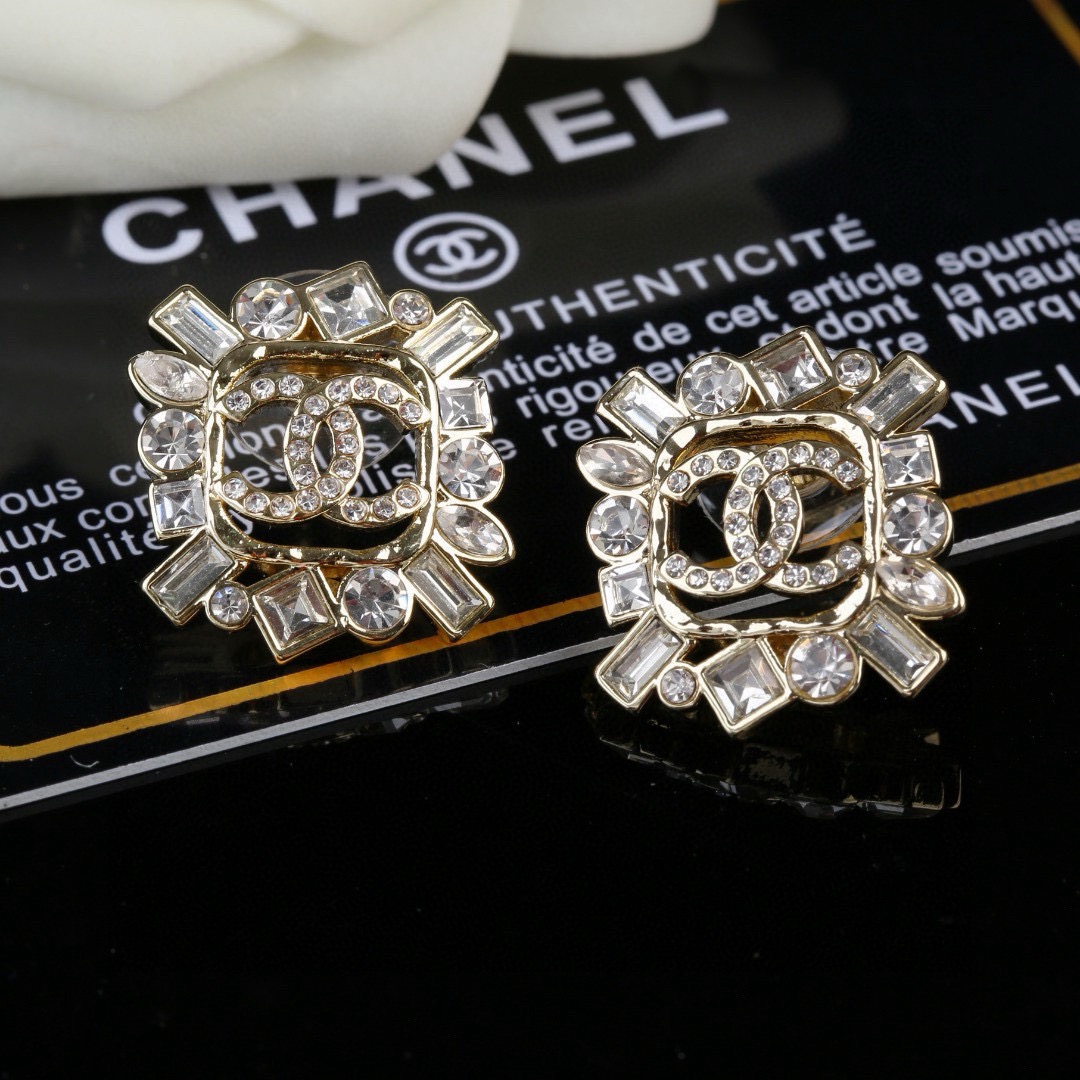 小香 Chanel 新款耳环  专柜同步上新 双C耳钉 精工打造原版一致黄铜材质