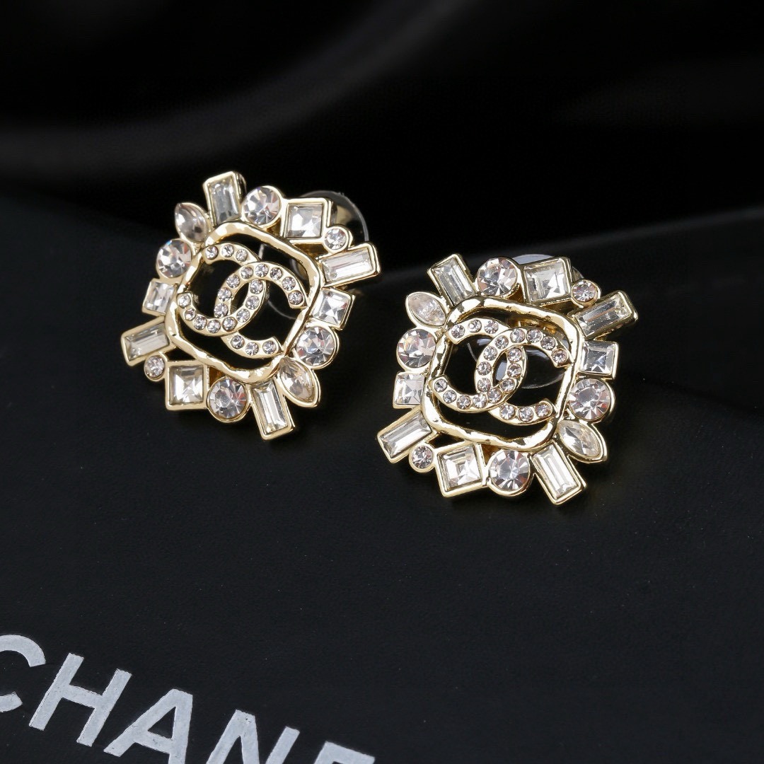 小香 Chanel 新款耳环  专柜同步上新 双C耳钉 精工打造原版一致黄铜材质
