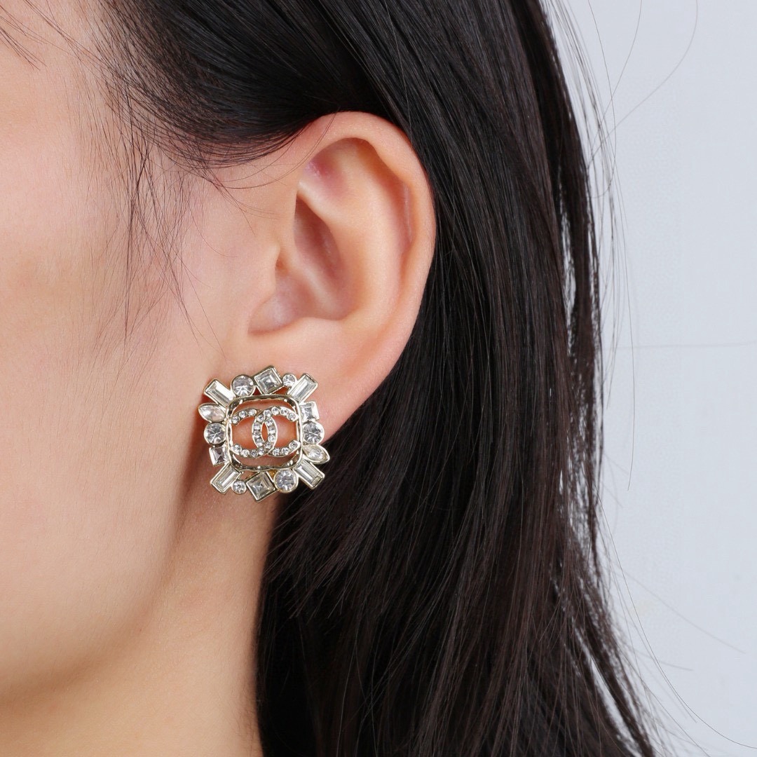 小香 Chanel 新款耳环  专柜同步上新 双C耳钉 精工打造原版一致黄铜材质