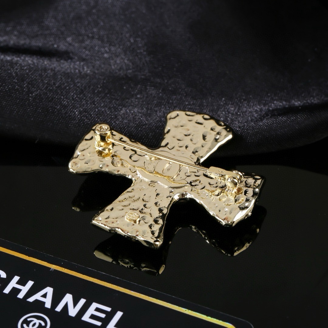 香奈儿 Chanel 最新秋冬 珍珠 水晶 彩色胸针 经典耐看 双C独特设计 原版一致黄铜材质