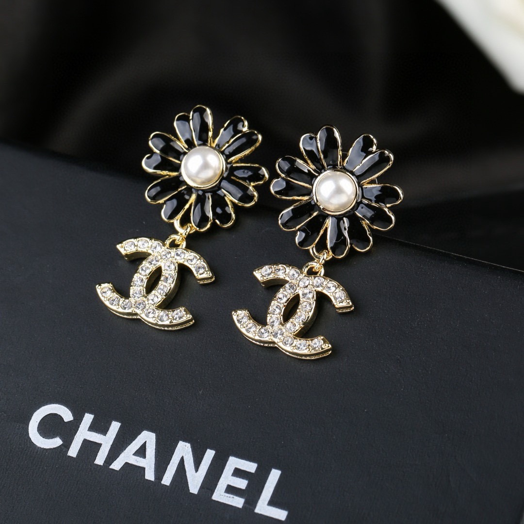 小香 Chanel 新款滴油 花朵🌼耳环  专柜同步上新 双C耳钉 精工打造原版一致黄铜材质