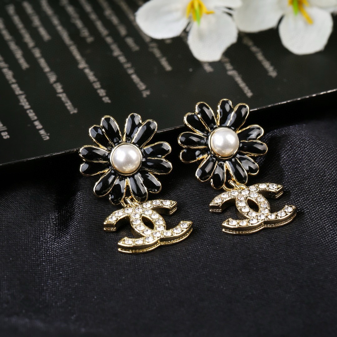 小香 Chanel 新款滴油 花朵🌼耳环  专柜同步上新 双C耳钉 精工打造原版一致黄铜材质