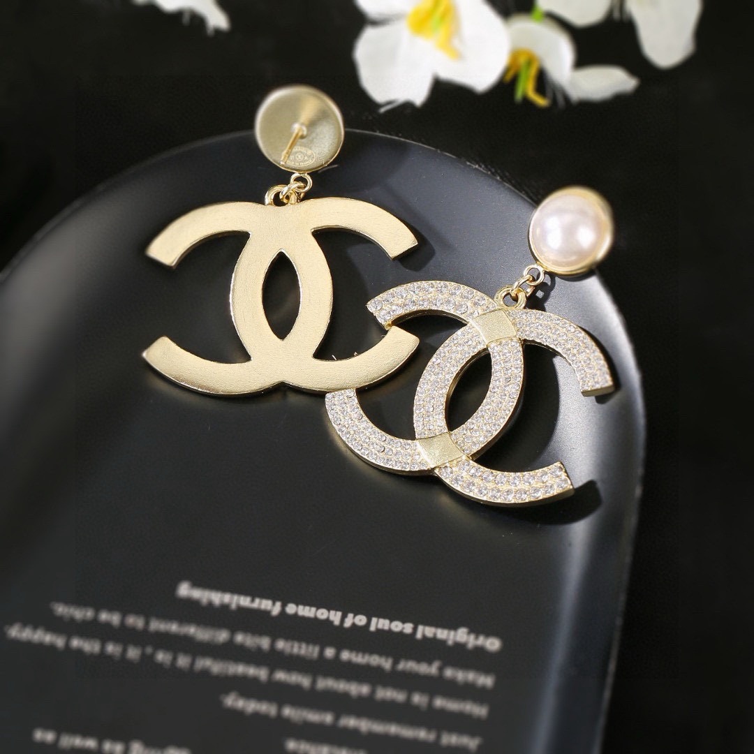 小香 Chanel 新款耳环  专柜同步上新 双C耳钉 精工打造原版一致黄铜材质