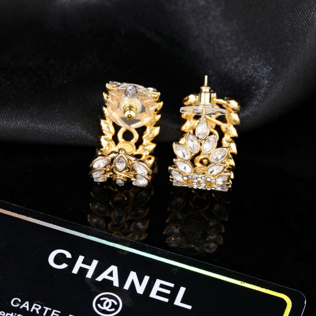 CHANEL 香奈儿新款马眼树叶🍂耳环  专柜同步上新 双C耳钉 精工打造原版一致黄铜材质