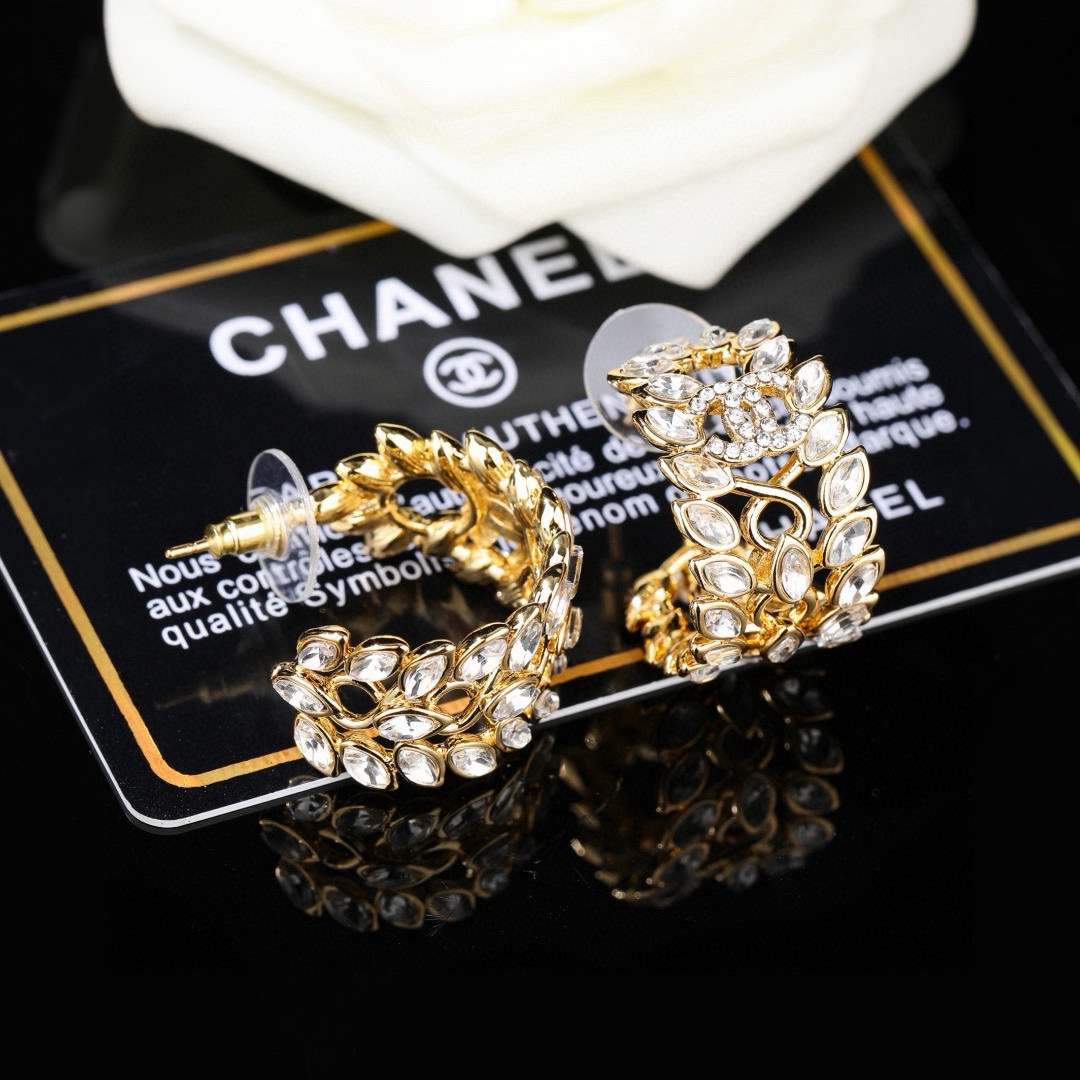 CHANEL 香奈儿新款马眼树叶🍂耳环  专柜同步上新 双C耳钉 精工打造原版一致黄铜材质