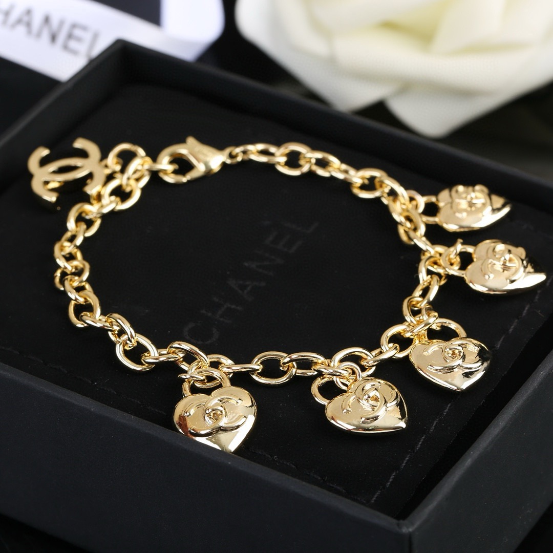 小香 Chanel 新款爱心💗手链 专柜同步上市 双C  字母 精工打造原版一致黄铜材质