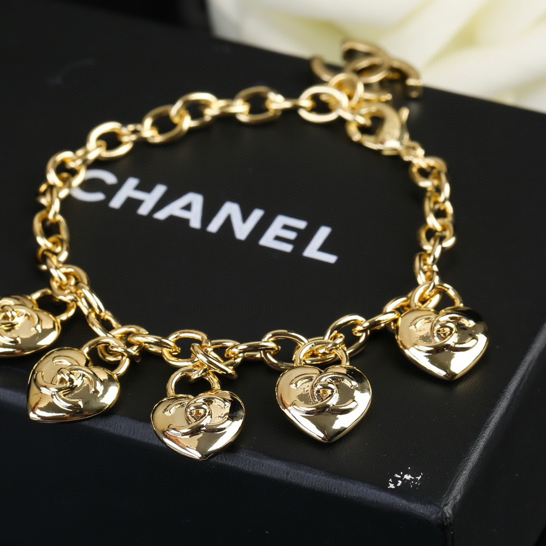 小香 Chanel 新款爱心💗手链 专柜同步上市 双C  字母 精工打造原版一致黄铜材质